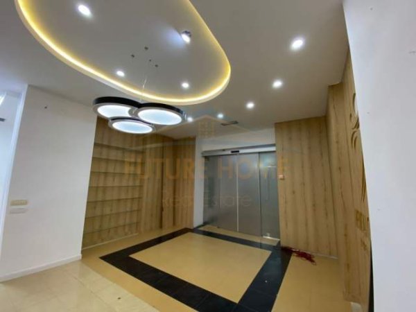 Tirane, jepet me qera ambjent biznesi Kati 1, 270 m² 3.000 Euro (Pazari i Ri)