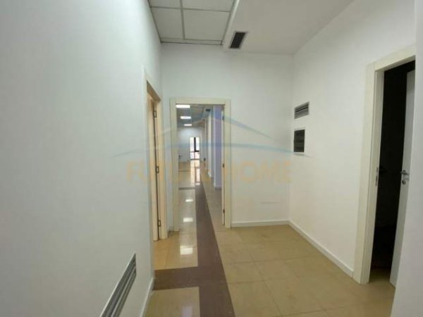 Tirane, jepet me qera ambjent biznesi Kati 1, 270 m² 3.000 Euro (PAZARI I RI)