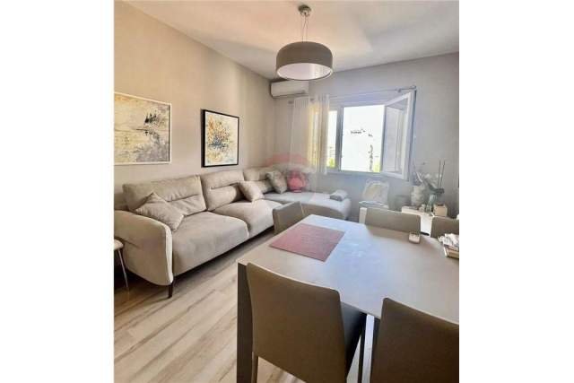 Tirane, shitet apartament 1+1 Kati 10, 62 m² 132.000 Euro (Osman Myderizi)