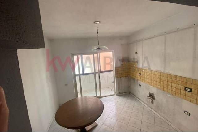 Tirane, jepet me qera ambjent biznesi Kati 2, 80 m² 750 Euro (myslym shyr)