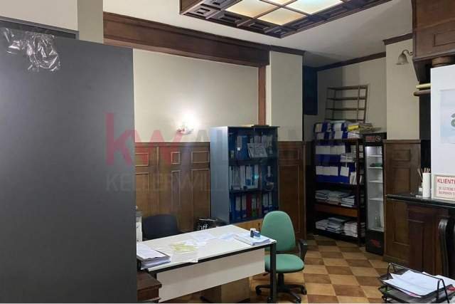 Tirane, jepet me qera zyre Kati 0, 63 m² 600 Euro (dora distria, bllok)