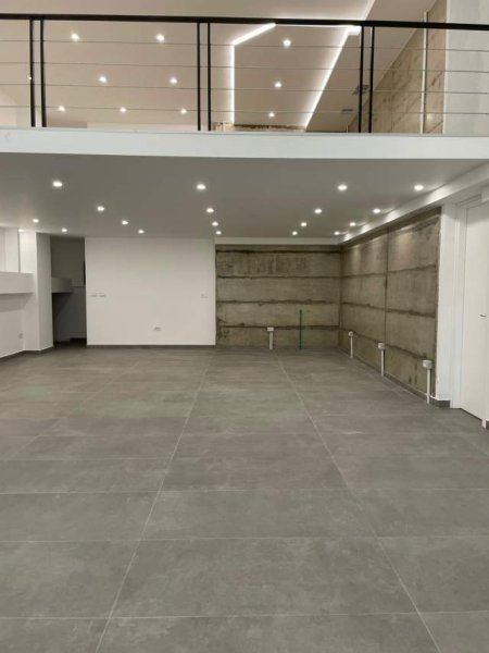 Tirane, jepet me qera ambjent biznesi Kati 0, 260 m² 1.500 Euro (jeronim de rada)
