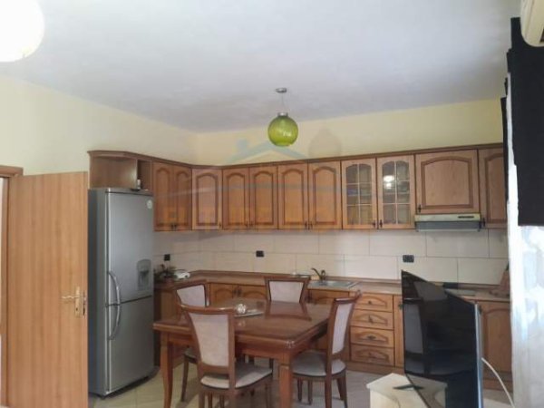 Tirane, jepet me qera apartament 3+1+BLK Kati 2, 150 m² 500 Euro (shkolla bashkuar)