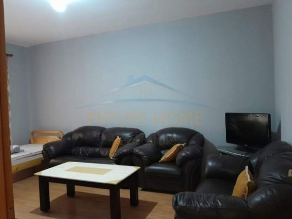 Tirane, jepet me qera apartament 3+1+BLK Kati 2, 150 m² 500 Euro (shkolla bashkuar)
