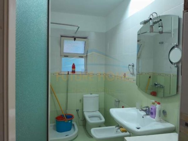 Tirane, jepet me qera apartament 3+1+BLK Kati 2, 150 m² 500 Euro (shkolla bashkuar)