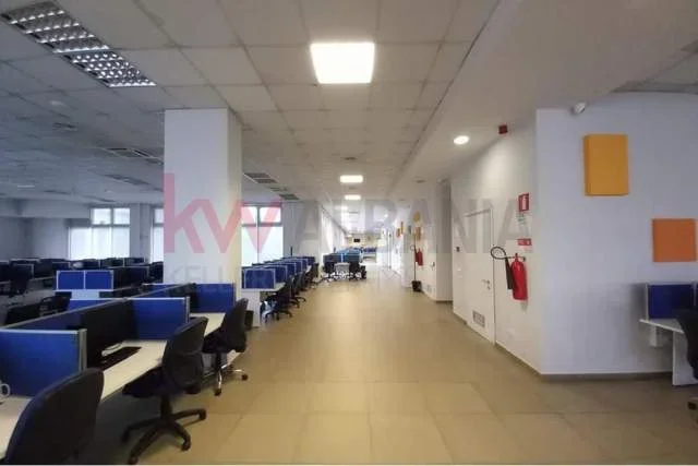 Tirane, jepet me qera ambjent biznesi Kati 0, 1.000 m² 10.000 Euro (irfan tomini)