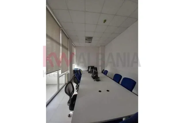 Tirane, jepet me qera ambjent biznesi Kati 0, 1.000 m² 10.000 Euro (irfan tomini)