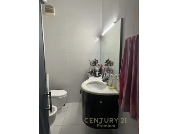 Tirane, shitet apartament 78 m² 129.000  (Kopshti Botanik)