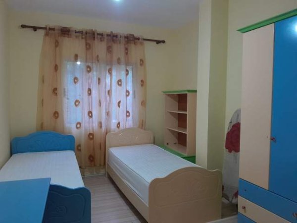 Tirane, jepet me qera apartament Kati 2, 150 m² 500 Euro (Shkolla e Bashkuar)