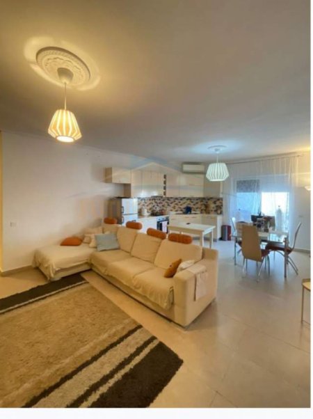 Tirane, jepet me qera apartament 2+1 Kati 3, 85 m² 600 Euro (Pran EHW, komuna e parisit)