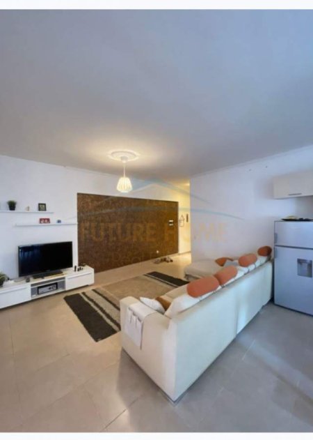 Tirane, jepet me qera apartament 2+1 Kati 3, 85 m² 600 Euro (Pran EHW, komuna e parisit)