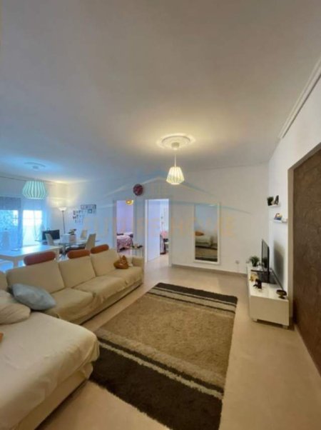 Tirane, jepet me qera apartament 2+1 Kati 3, 85 m² 600 Euro (Pran EHW, komuna e parisit)