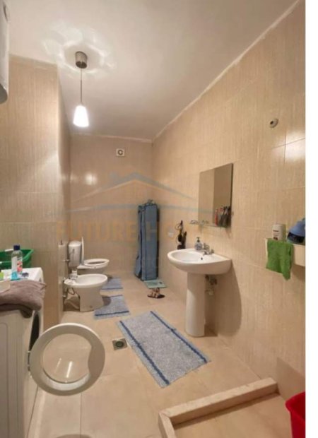 Tirane, jepet me qera apartament 2+1 Kati 3, 85 m² 600 Euro (Pran EHW, komuna e parisit)