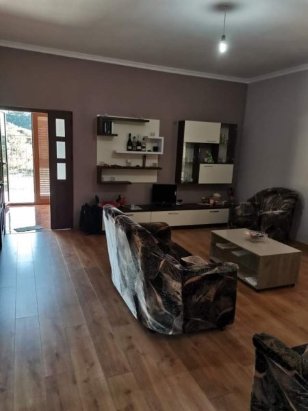 Tirane, shitet Vile Kati 2, 251 m² 350.000 Euro (Kafja e Rremes)