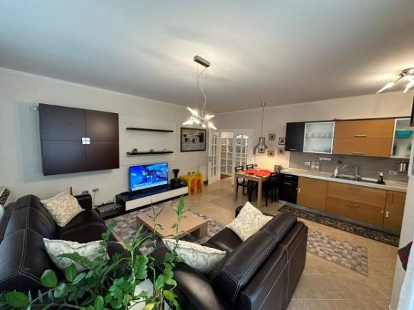 Tirane, jepet me qera apartament 2+1+BLK Kati 7, 122 m² 750 Euro (KOMPLEKSI KIKA 1)