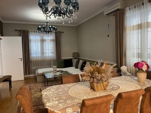 Tirane, jepet me qera apartament 3+1+A+BLK Kati 2, 178 m² 650 Euro (RRUGA E DIBRES)