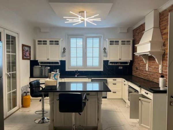 Tirane, jepet me qera Vile 3+1+BLK Kati 2, 179 m² 600 Euro (Rruga Enver Begeja)