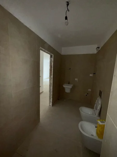 Tirane, jepet me qera zyre Kati 1, 120 m² 1.260 € (Rruga Dritan Hoxha)