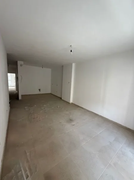 Tirane, jepet me qera zyre Kati 1, 120 m² 1.260 € (Rruga Dritan Hoxha)