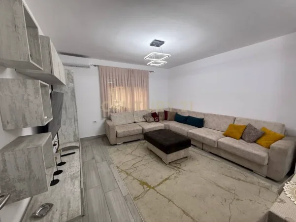 Tirane, jepet me qera apartament , 650 € 