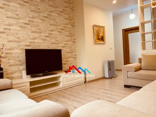 Tirane, jepet me qera apartament 2+1+Ballkon Kati 1, 120 m² 750 € (BULEVARDI ZHAN DARK,BRRYLI)