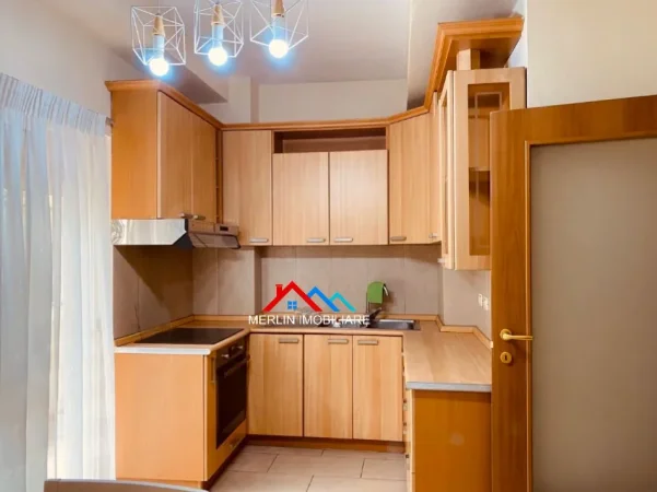 Tirane, jepet me qera apartament 2+1+Ballkon Kati 1, 120 m² 750 € (BULEVARDI ZHAN DARK,BRRYLI)