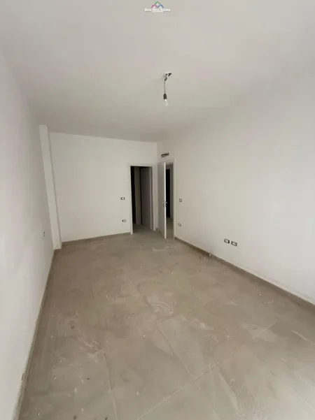 Tirane, jepet me qera zyre Kati 1, 120 m² 1.260 € (dritan hoxha)