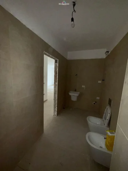 Tirane, jepet me qera zyre Kati 1, 120 m² 1.260 € (dritan hoxha)