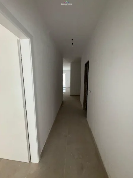 Tirane, jepet me qera zyre Kati 1, 120 m² 1.260 € (dritan hoxha)