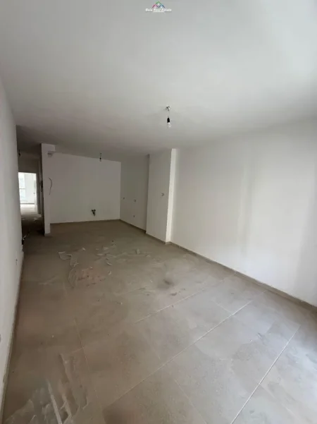 Tirane, jepet me qera zyre Kati 1, 120 m² 1.260 € (dritan hoxha)