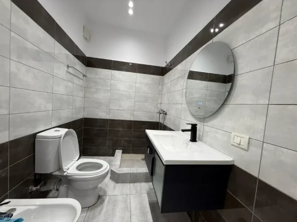 Tirane, shitet apartament 1+1+Ballkon Kati 4, 61 m² 120.000 € (Rruga Aleksandri i Madh)