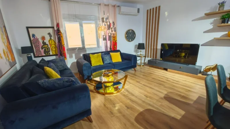 Tirane, jepet me qera apartament 2+1 Kati 7, 105 m² 1.000 € (tish dahia)