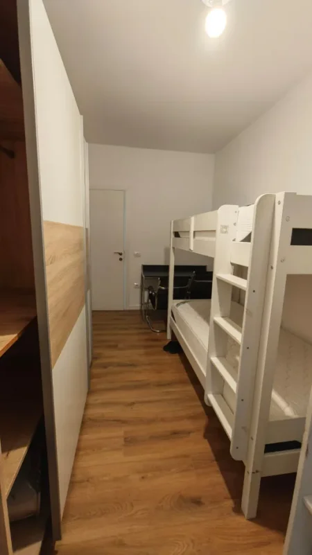 Tirane, jepet me qera apartament 2+1 Kati 7, 105 m² 1.000 € (tish dahia)