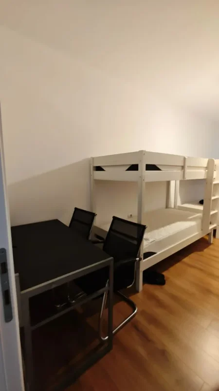 Tirane, jepet me qera apartament 2+1 Kati 7, 105 m² 1.000 € (tish dahia)