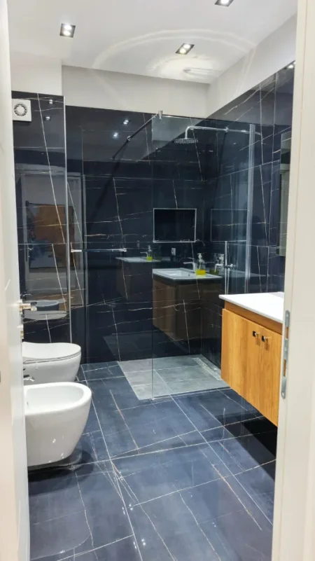 Tirane, jepet me qera apartament 2+1 Kati 7, 105 m² 1.000 € (tish dahia)