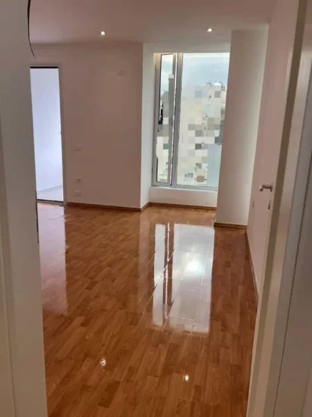 Tirane, jepet me qera zyre Kati 6, 190 m² 2.000 € (rruga e elbasanit)