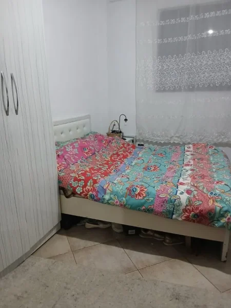 Tirane, jepet me qera apartament 1+1 Kati 1, 80 m² 220 € (Shkozë)