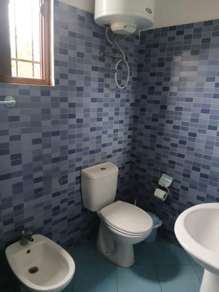 Tirane, jepet me qera apartament 1+1 Kati 1, 80 m² 220 € (Shkozë)