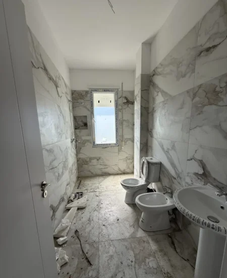 Tirane, shitet apartament 2+1 Kati 3, 125000 € (Kamez)