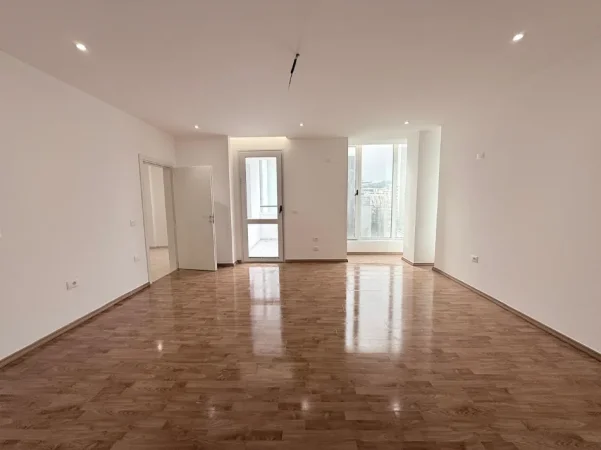 Tirane, shitet apartament 2+1+Ballkon Kati 8, 174 m² 400.000 € (Rruga e Elbasanit)