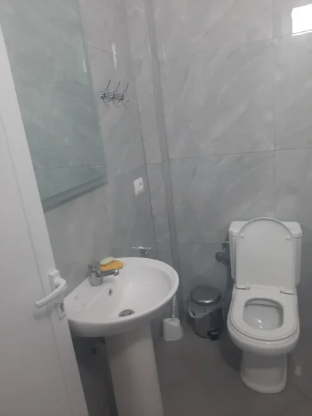 Vlore - Lungomare, jepet me qera shtepi 1+1 Kati 1, 60 m² 27 € (Orikum)