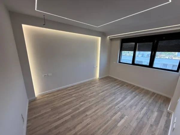 Tirane, jepet me qera ambjent biznesi Kati 8, 170 m² 1.300 € (Urban Gate) Astir+ 3 poste parkimi