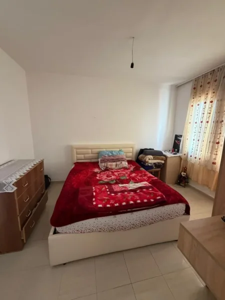 Tirane, jepet me qera apartament 1+1 Kati 2, 70 m² 400 € (Xhamlliku)