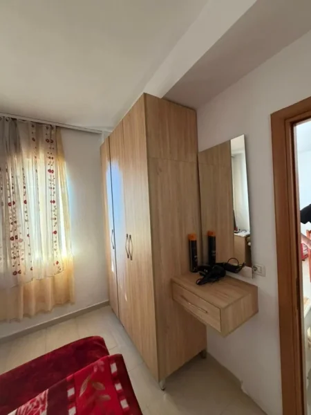 Tirane, jepet me qera apartament 1+1 Kati 2, 70 m² 400 € (Xhamlliku)