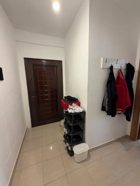Tirane, jepet me qera apartament 1+1 Kati 2, 70 m² 400 € (Xhamlliku)