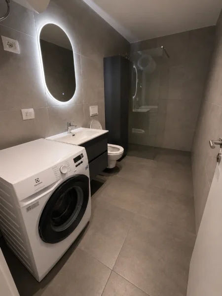 Tirane, jepet me qera apartament 1+1+Ballkon Kati 6, 60 m², 47,000 Lekë (Akses Tirana)
