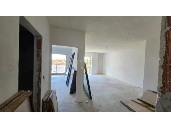 Tirane, shitet apartament 1+1+Ballkon Kati 2, 70 m²