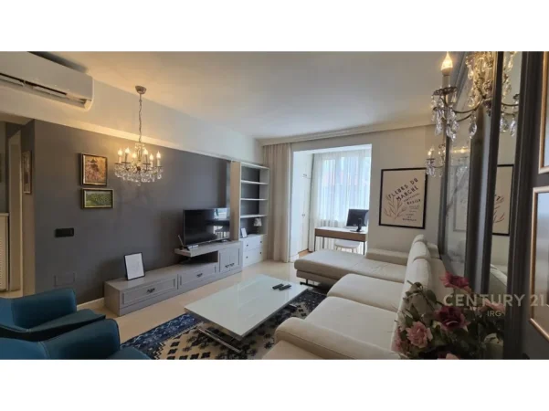 Tirane, jepet me qera apartament 3+1+Ballkon Kati 3, 100 m² 900 € 