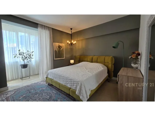 Tirane, jepet me qera apartament 3+1+Ballkon Kati 3, 100 m² 900 € 