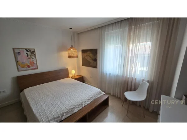 Tirane, jepet me qera apartament 3+1+Ballkon Kati 3, 100 m² 900 € 